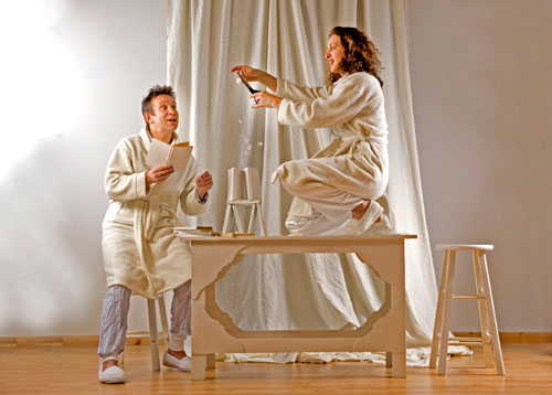 Snow falls on the Palace